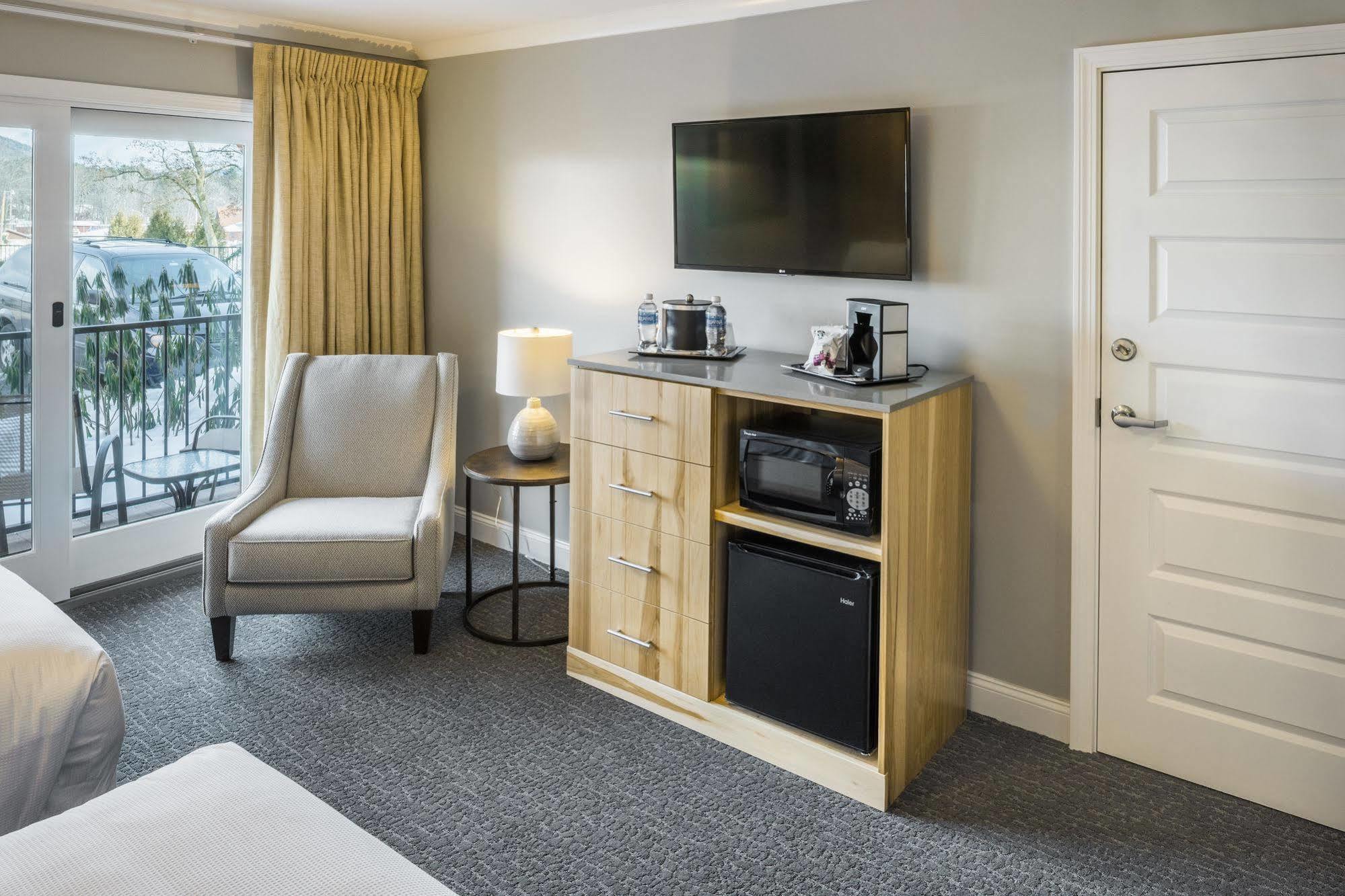 Center Harbor Inn Экстерьер фото